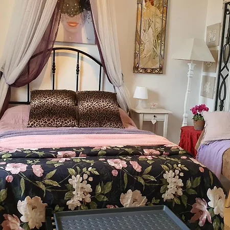Holidays In Guest house *