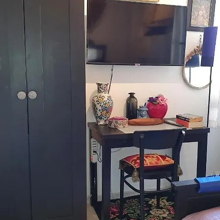 Holidays In Guest house *